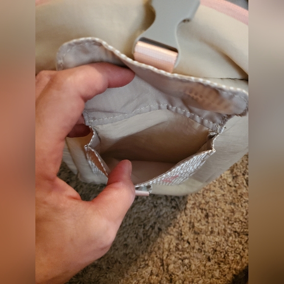 NWOT Zyia crossbody - Picture 3 of 4